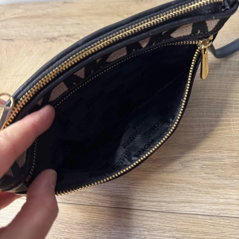 Michael Kors Wristlet Signature Logo Black Tan Clutch Bag Purse Y2K‎ Streetwear
